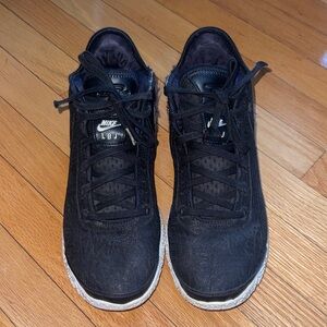 Lebron James basketball shoes sneakers